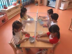 -小门牙好性格托育(北外滩中心)