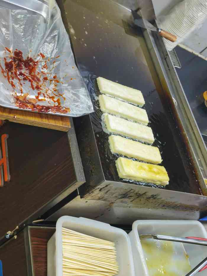 缘禧年脆皮年糕(虹井路店)-"[薄荷]环境:街边一个小小的店面,看着.