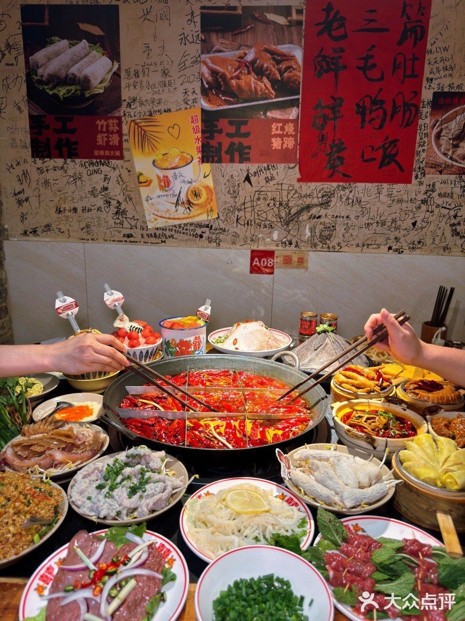 在重庆，吃一次就会N刷的火锅店。