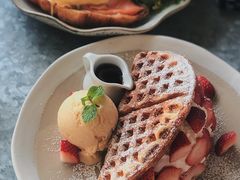 -ROAST coffee & eatery