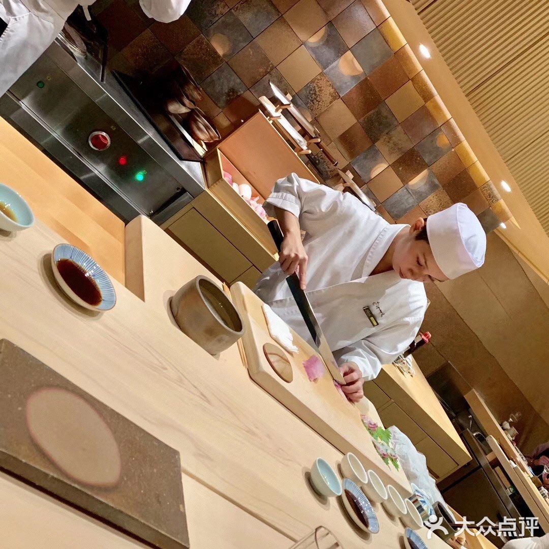 大满足！金枪鱼中腹更是棒！油脂含量很高