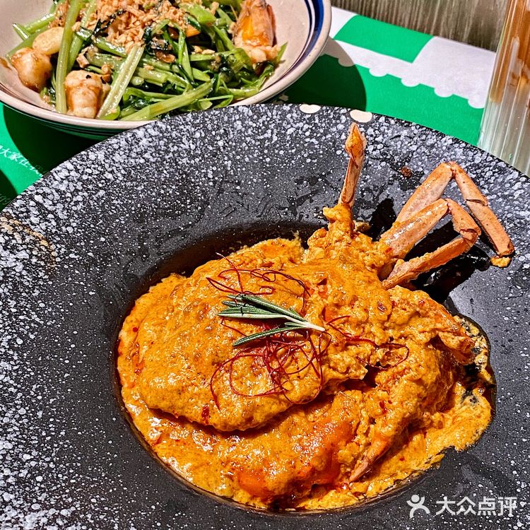 绝了！我居然在泰国菜餐厅狂炫椰奶冻！！