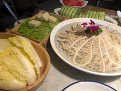 -尚尚仙·酸汤猪手·猪肚鸡火锅(华联万柳购物中心店)