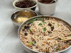 -正宗杨记普洱酸醋米线(总店)