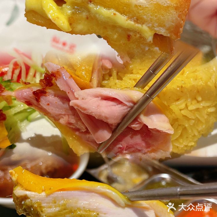 暴风雨探店｜ta不愧是可以让我一啖爱上海南鸡饭的理由