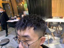 -MOVAN  HAIR莫凡匠人发型屋