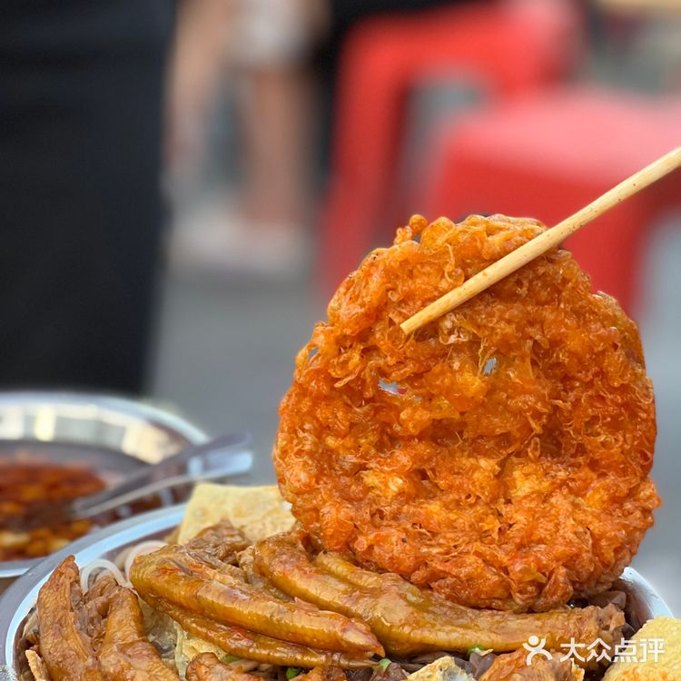 这家地摊螺蛳粉真的超过瘾😋