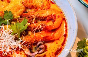 Singaporean Laksa Seafood Vermicelli