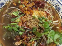 -爆炸头阿姨小四川正宗川味小吃(无任何分店)