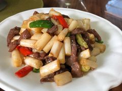 藕带炒牛柳-菠菜美食