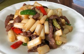 Sour Spicy Lotus Stem Stir-fried with Beef Strips