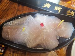 -老牌坊云南鱼豆花火锅(爱建店)