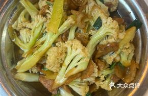 Large Bowl Cauliflower Stir-Fried with Meat
