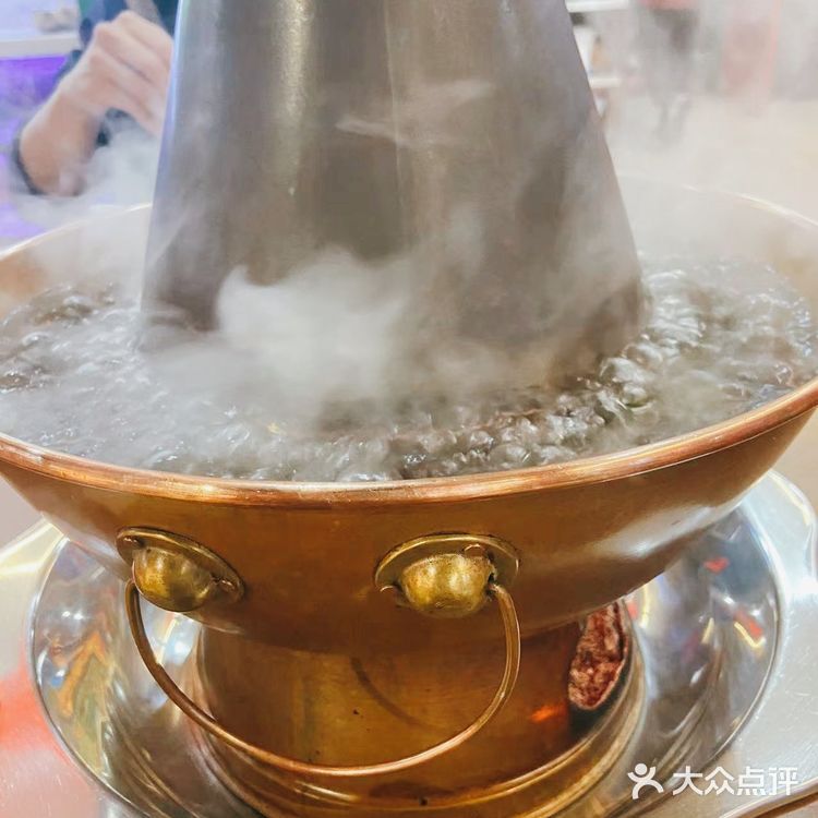 下锅几十秒，蘸麻酱，北方吃法，真的很爽 「羊肉串」