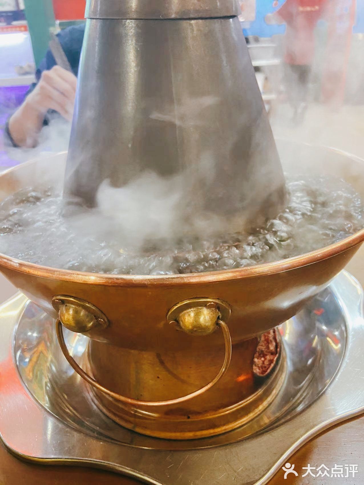 下锅几十秒，蘸麻酱，北方吃法，真的很爽 「羊肉串」