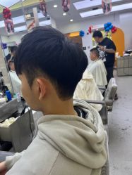 -首脑美发沙龙