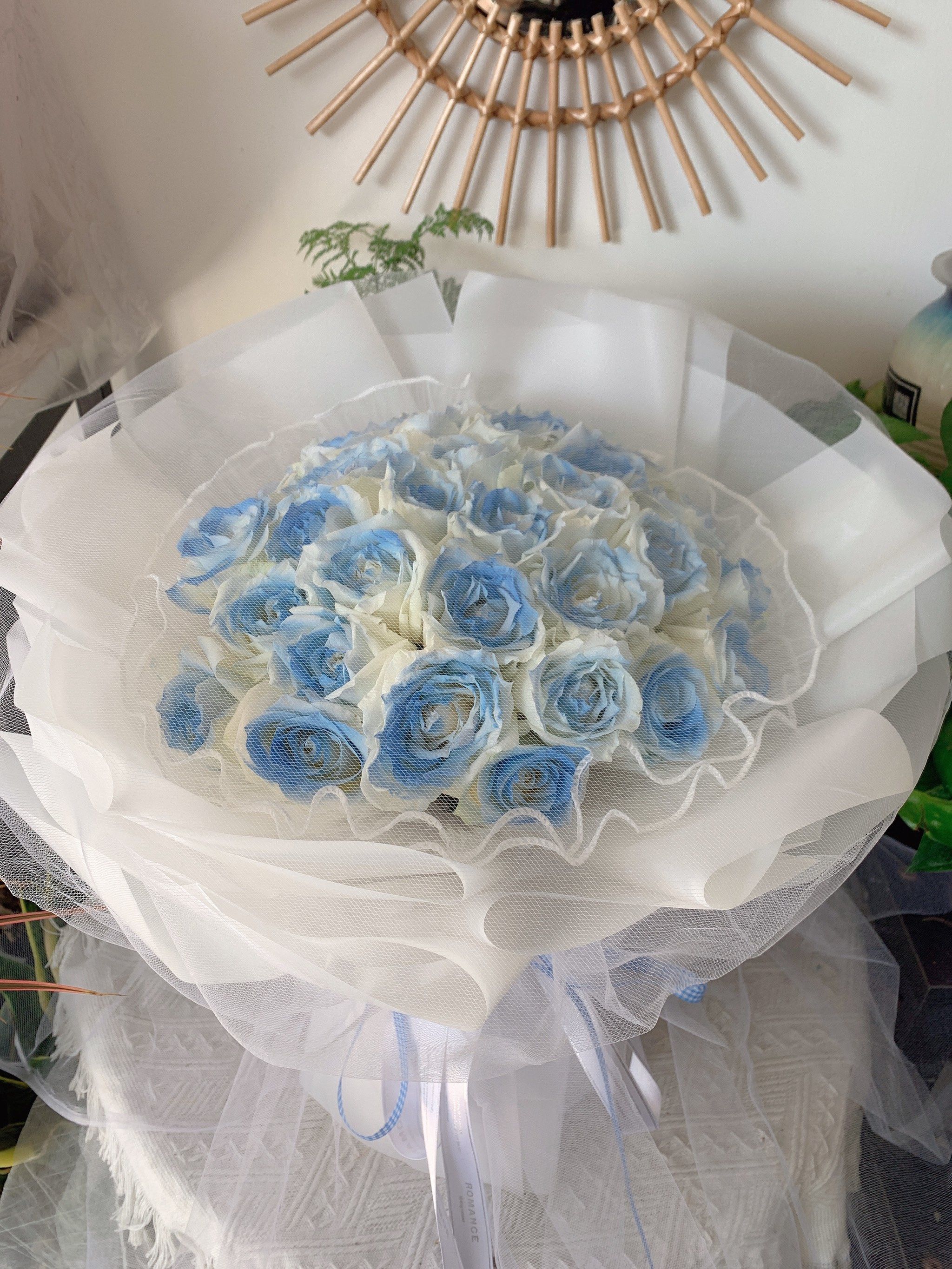 33朵碎冰蓝玫瑰