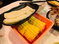 -鲜入围煮花胶鸡海鲜火锅