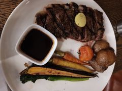 碳烤肉眼牛排及秘制牛排汁-WOLFGANG PUCK KITCHEN & BAR(迪士尼小镇店)