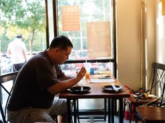 靠窗位-回·龙虾铺·盆盆蟹·烧烤大排档(回龙观店)
