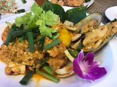 -Chom Cafe and Restaurant