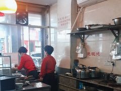 -松树干拌面店