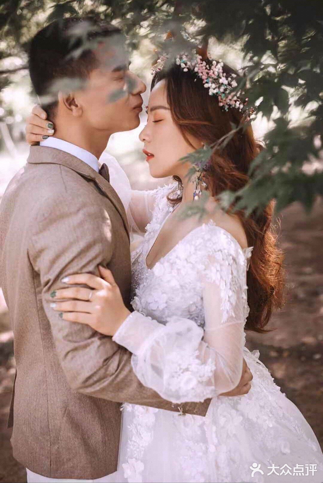 我们相信婚纱中一定要到20年后还能让人热泪盈眶-