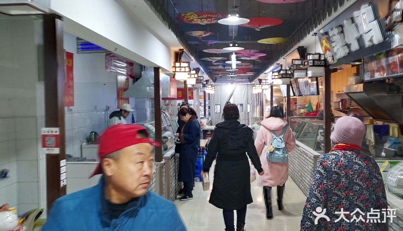 酥软香脆,里面的馅料很饱满,味道很鲜美,价格4元钱一个