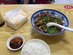 -何记港式牛杂