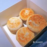 新开的绿豆板栗酥饼店 买十块送五块 我爱了[加油]