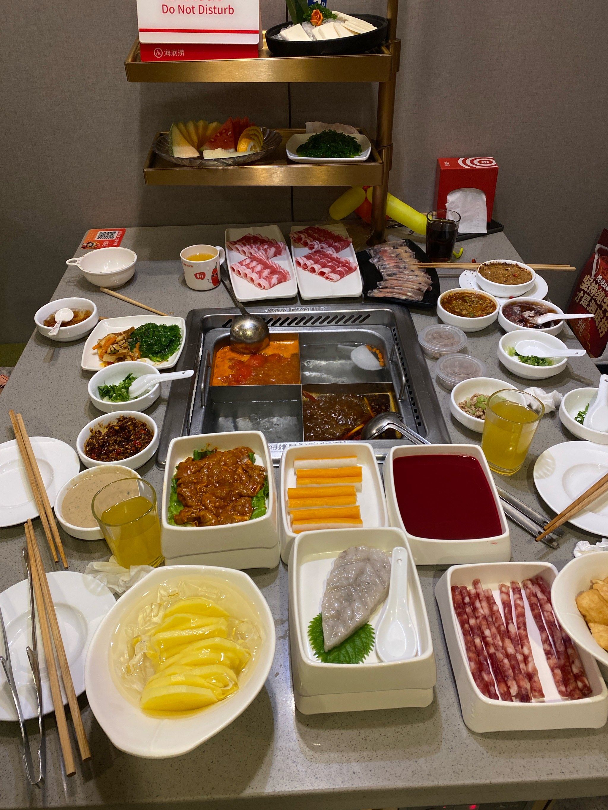 海底捞菜品是真新鲜,怪不得只要出去吃饭