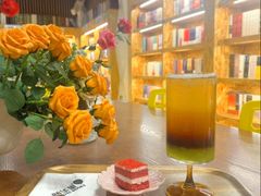-新华里咖啡书吧(新华书店小寨店)