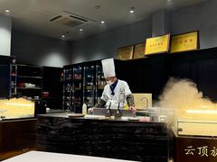 -云顶旋转自助景观餐厅