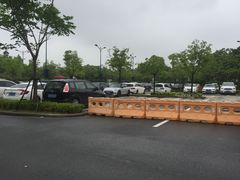 -奕欧来上海购物村停车场