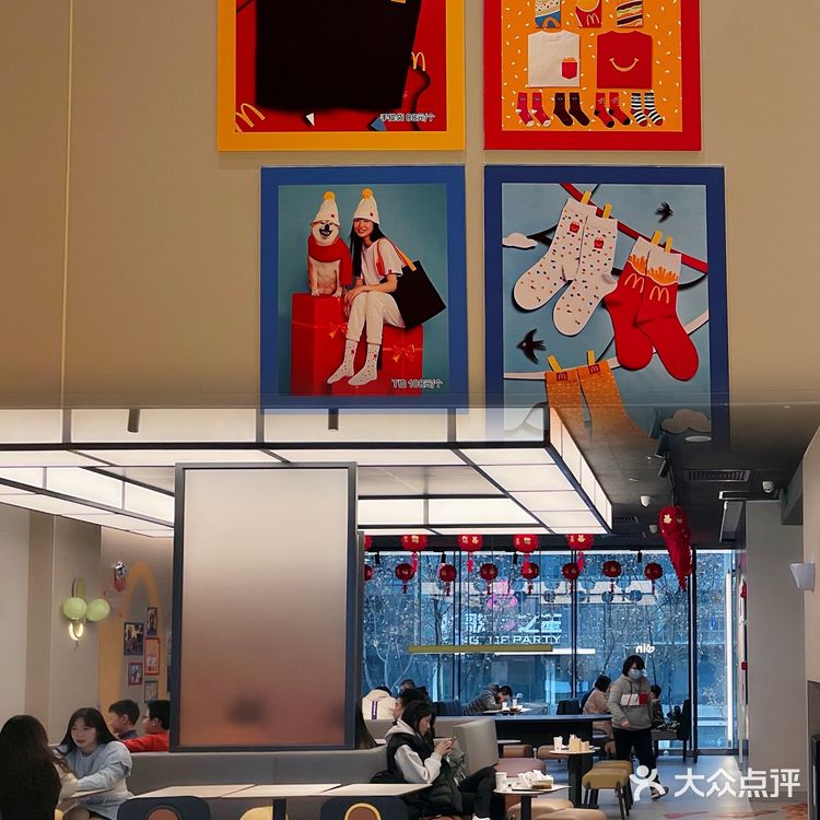 麦当劳新品尝鲜,猪肘堡一口就能满足!