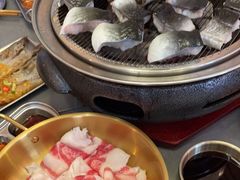 -围炉肉舍•炭烤活鳗•丹东海鲜烤肉(步行街店)