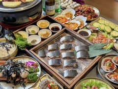 -围炉肉舍•炭烤活鳗•丹东海鲜烤肉(步行街店)