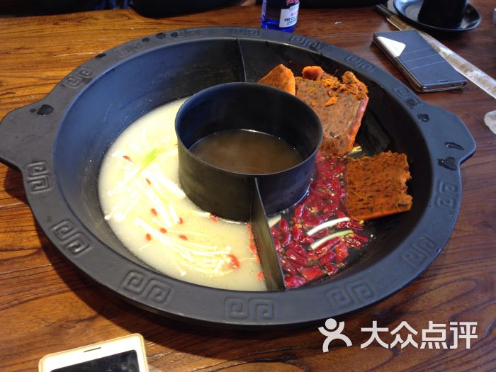 蓉城少府老灶火锅红白鸳鸯养生锅图片 - 第2张