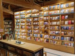 -猫的天空之城概念书店(丽江古城饮玉巷店)