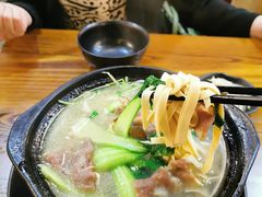 -丽虹云南过桥米线(兴工街店)
