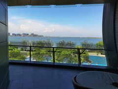 -上海滴水湖皇冠假日酒店