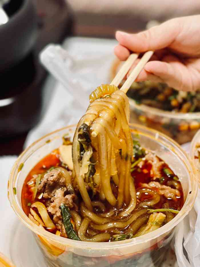 叼嘴巴儿重庆粉面(石厦店)-"中午下班开车跑来吃重庆面这家很网红,每.