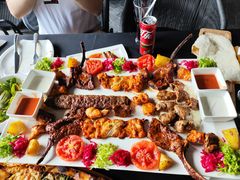 碎牛肉饼烤肉拼盘-Efes Turkish & Mediterranean Cuisine 艾菲斯餐厅(陆家嘴店)