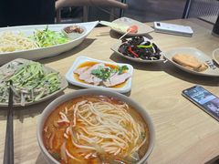 -亮亮面馆(经六路店)