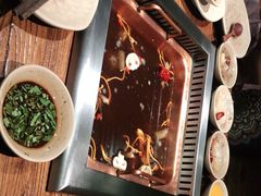 -老牌坊云南鱼豆花火锅(嵩山店)