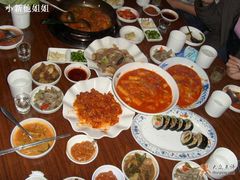 一半的饭桌-郑阿姨的家·이모네·韩料&烤肉(武川路店)