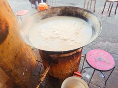 大锅正在煮豆浆-云南大锅豆浆店
