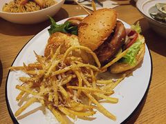 27&nbsp;牛肉汉堡-HELLO 27 意面·沙拉·帕尼尼