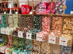 零售区-VENCHI 闻绮(广州太古汇店)