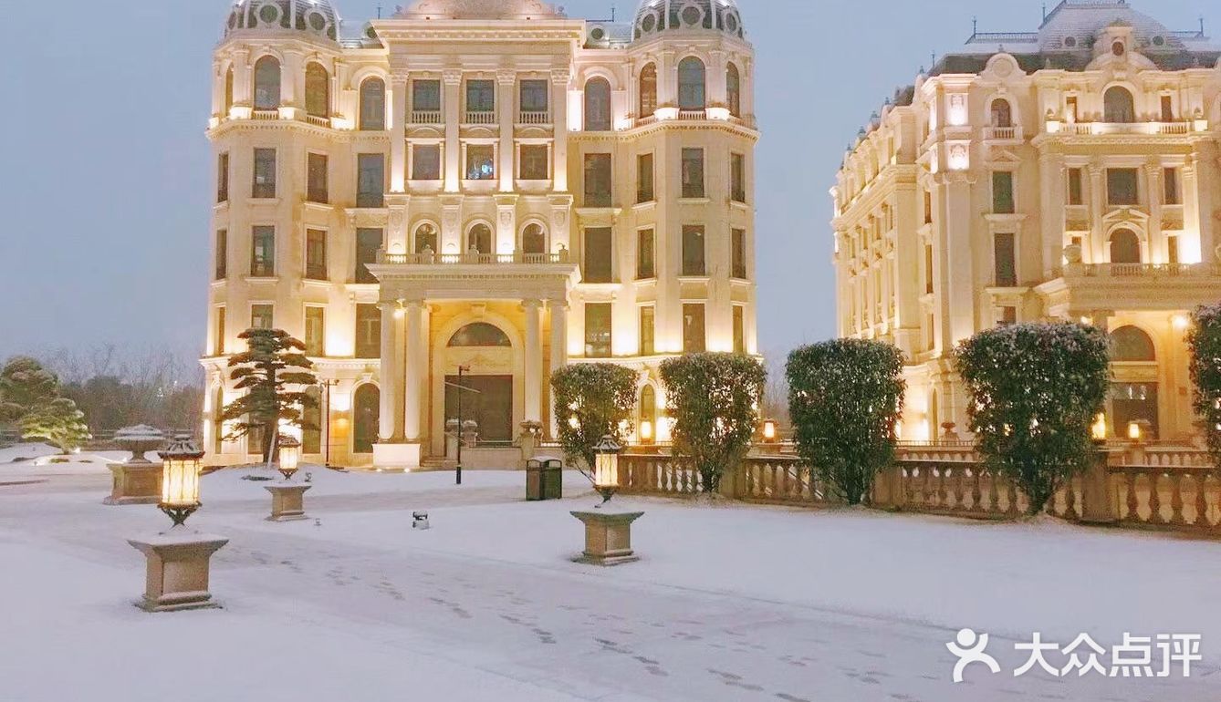 这里的夜景真的是特别美丽的呢  地理位置：